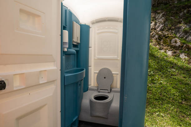Best Luxury portable toilet rental  in Fair Grove, MO